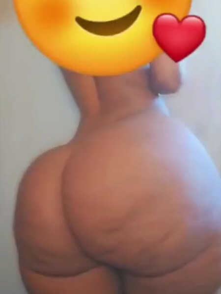 Mazizi Twerking Big Booty